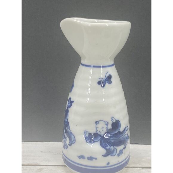 Small Antique Japanese Blue and White Porcelain Sakura Tree Sake Bottle - Picture 3 of 10